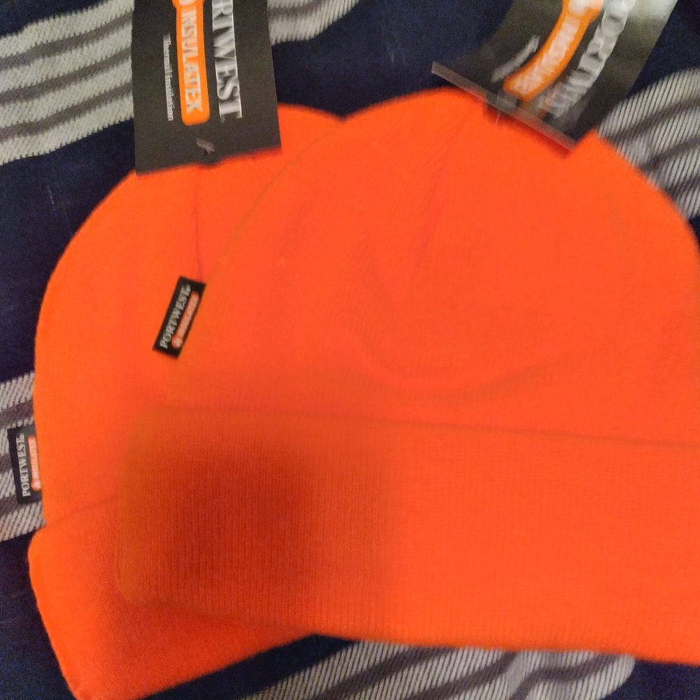1 Portwest insulated beanies